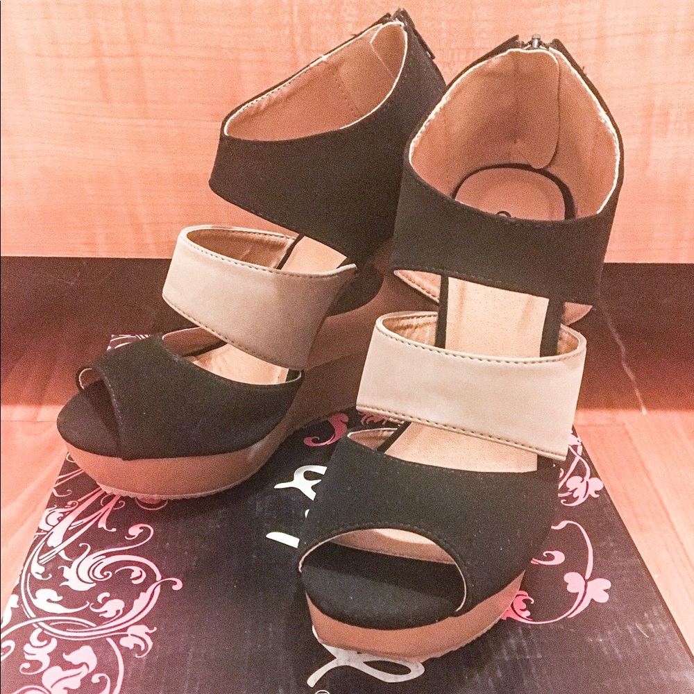Qupid Suede Black Wedges